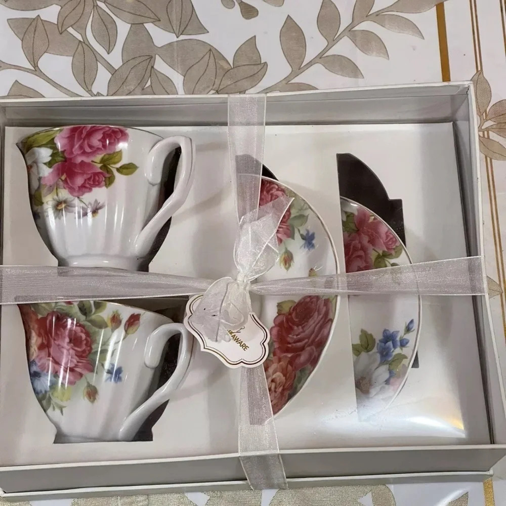 Grace’s Teaware Porcelain Holiday Set 2 Cups/ 2 Sauces In A Box Flowers